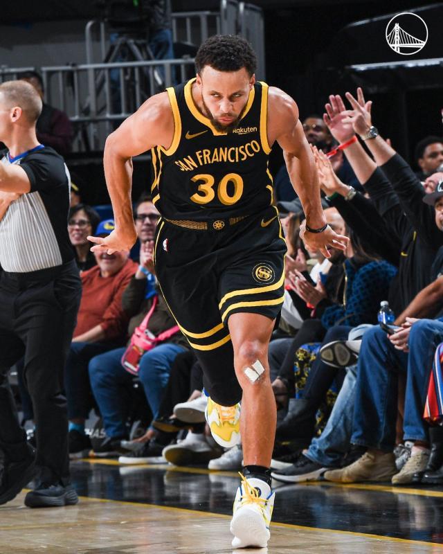 开云体育下载网址-末节连拿12分止住连败 科尔坦言勇士全靠库里支撑