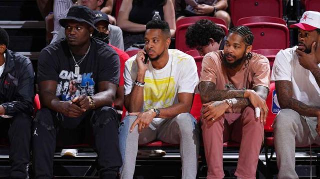 1661692674354012916.jpg i2.jpg