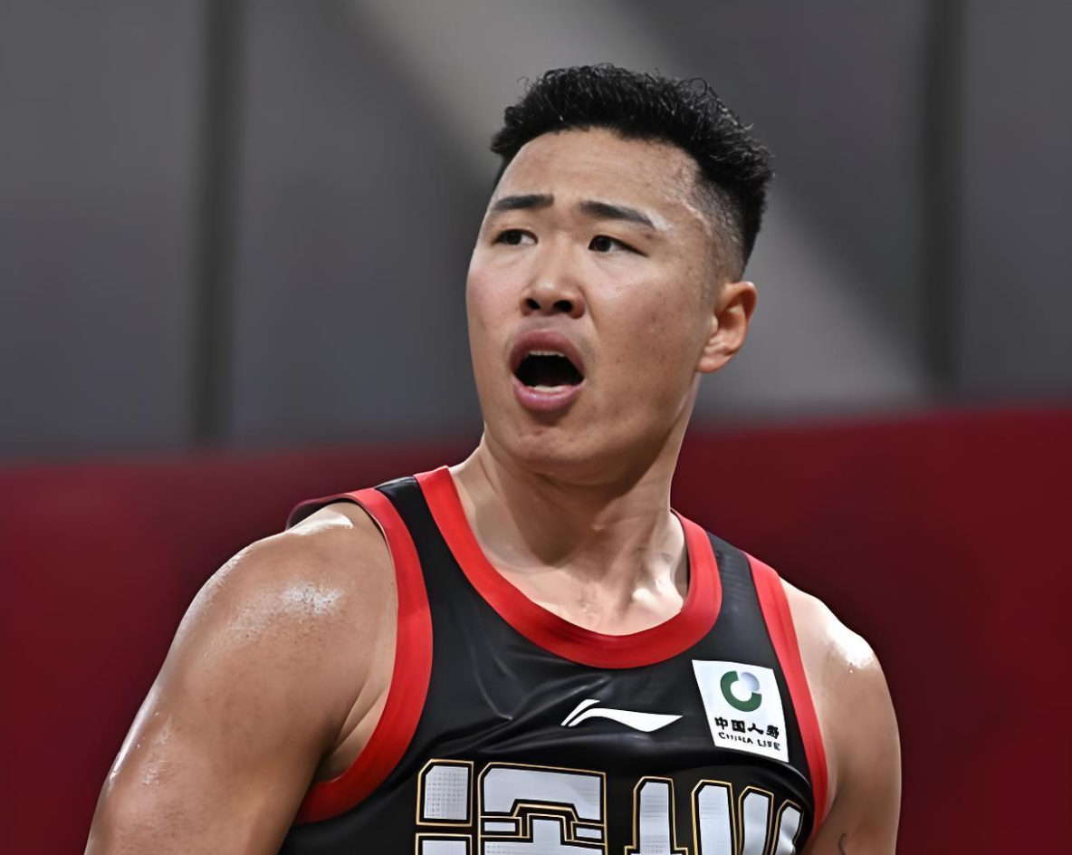 开云电脑版-贺希宁“哑巴吃黄连”，球迷：裁判“和稀泥”