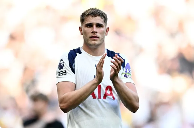 kaiyun-旧将：热刺签范黑克是最佳选择；要留住范德芬以他为核建队